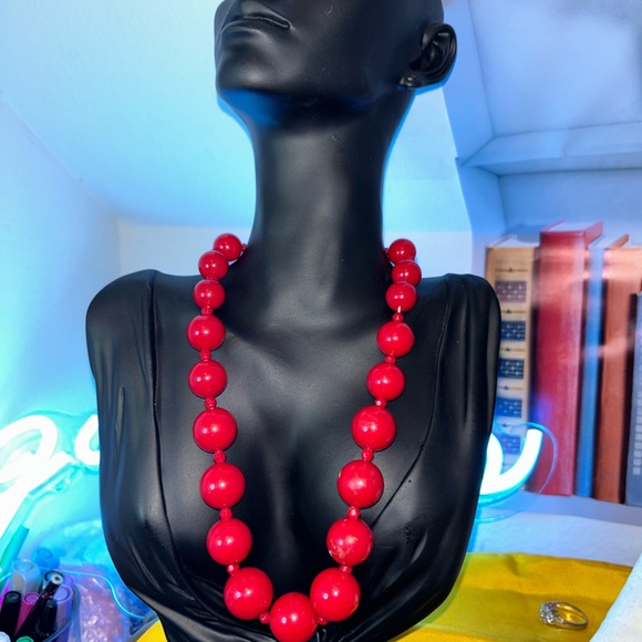 Chunky red beaded necklace - Picture 4 of 6